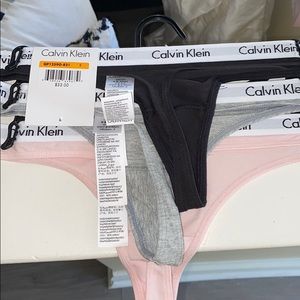 Calvin Klein thong set!